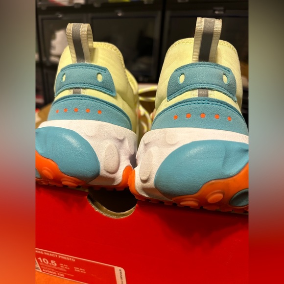 Nike React Presto Barely Volt/Hyper Crimson-Blue Gaze-Volt-White - Picture 3 of 5